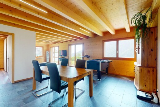 salle à manger avec natural light, lumière naturelle, inside property, beamed ceiling, et plafond à poutres
