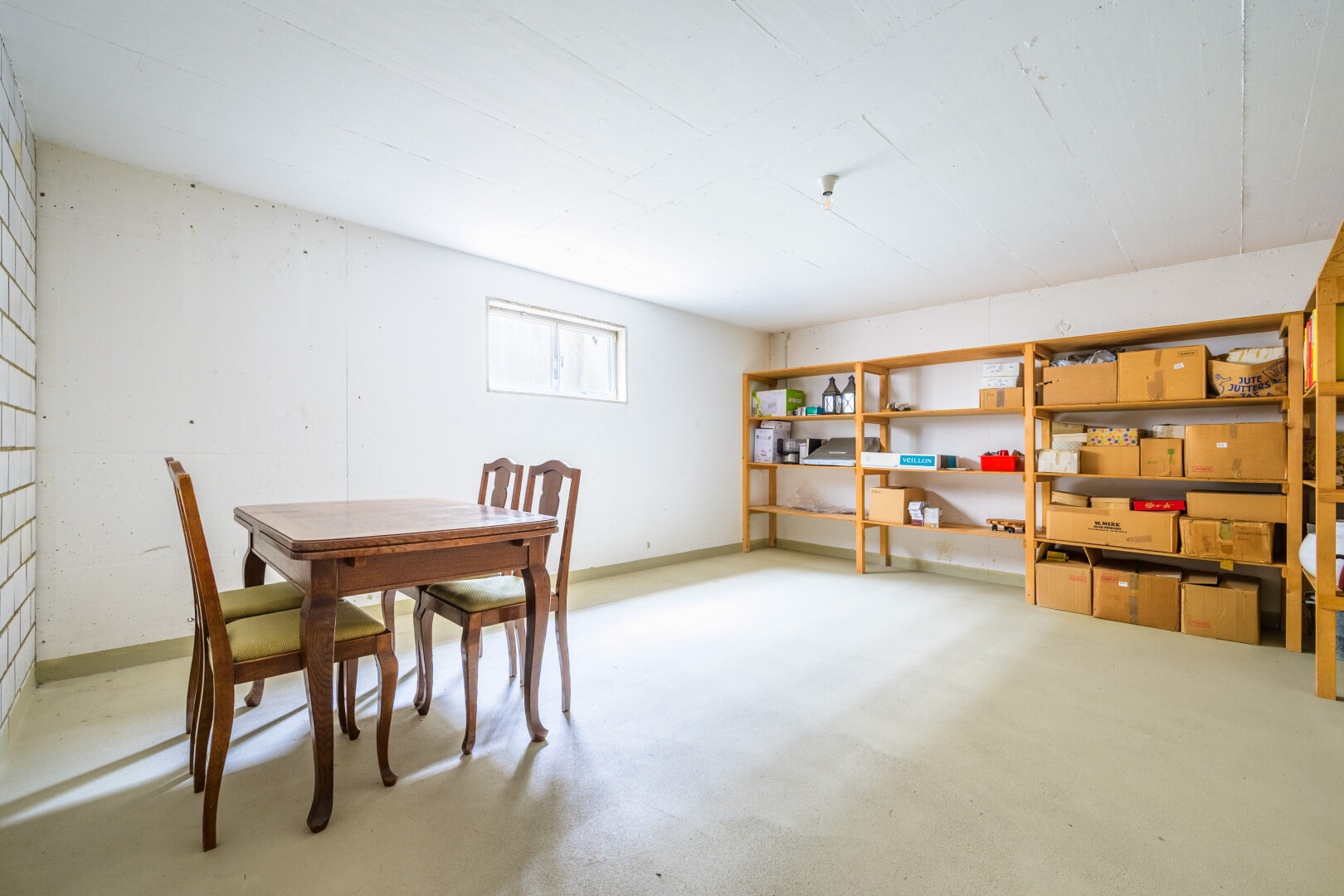 esszimmer mit inside property, drywall, gipskartonwand, natural light, und natürliches licht
