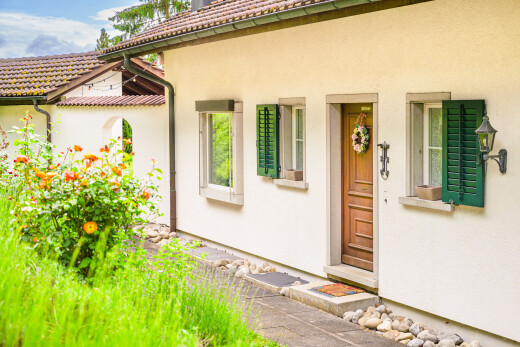 außenansicht mit stuckverkleidung, property visible, day time, und ziegeldach