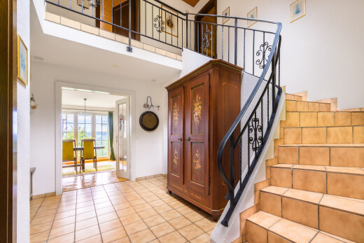 treppe mit treppen, natürliches licht, natural light, gipskartonwand, und drywall