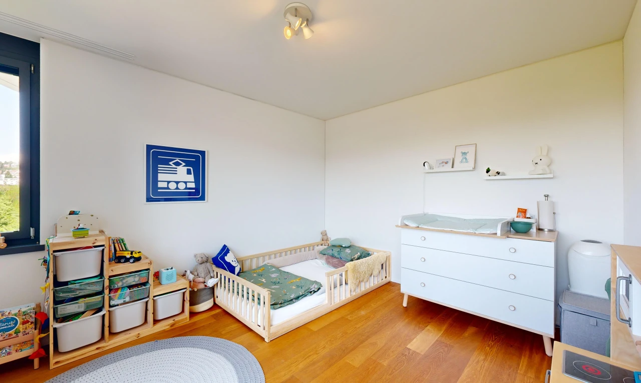 chambre avec plancher de bois
