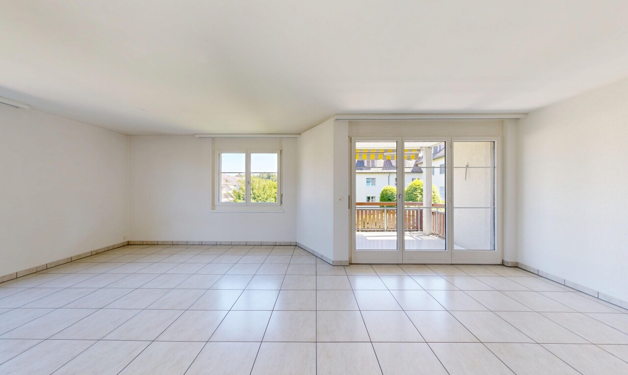 leerer raum mit day time, light floor, gipskartonwand, drywall, und inside property