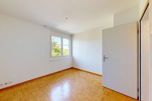leerer raum mit day time, inside property, drywall, gipskartonwand, und wood finish floor