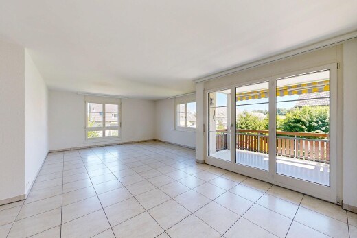 leerer raum mit inside property, sockelleisten, baseboards wall, light floor, und natürliches licht