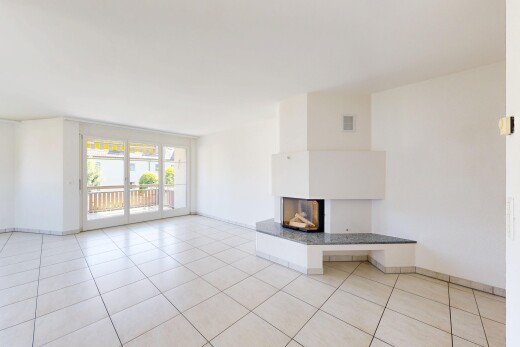 leerer raum mit gipskartonwand, drywall, light floor, natürliches licht, und natural light