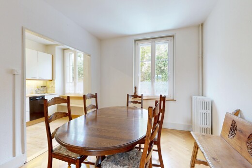 salle à manger avec radiateur, light floor, sol en finition bois, wood finish floor, et cloison sèche