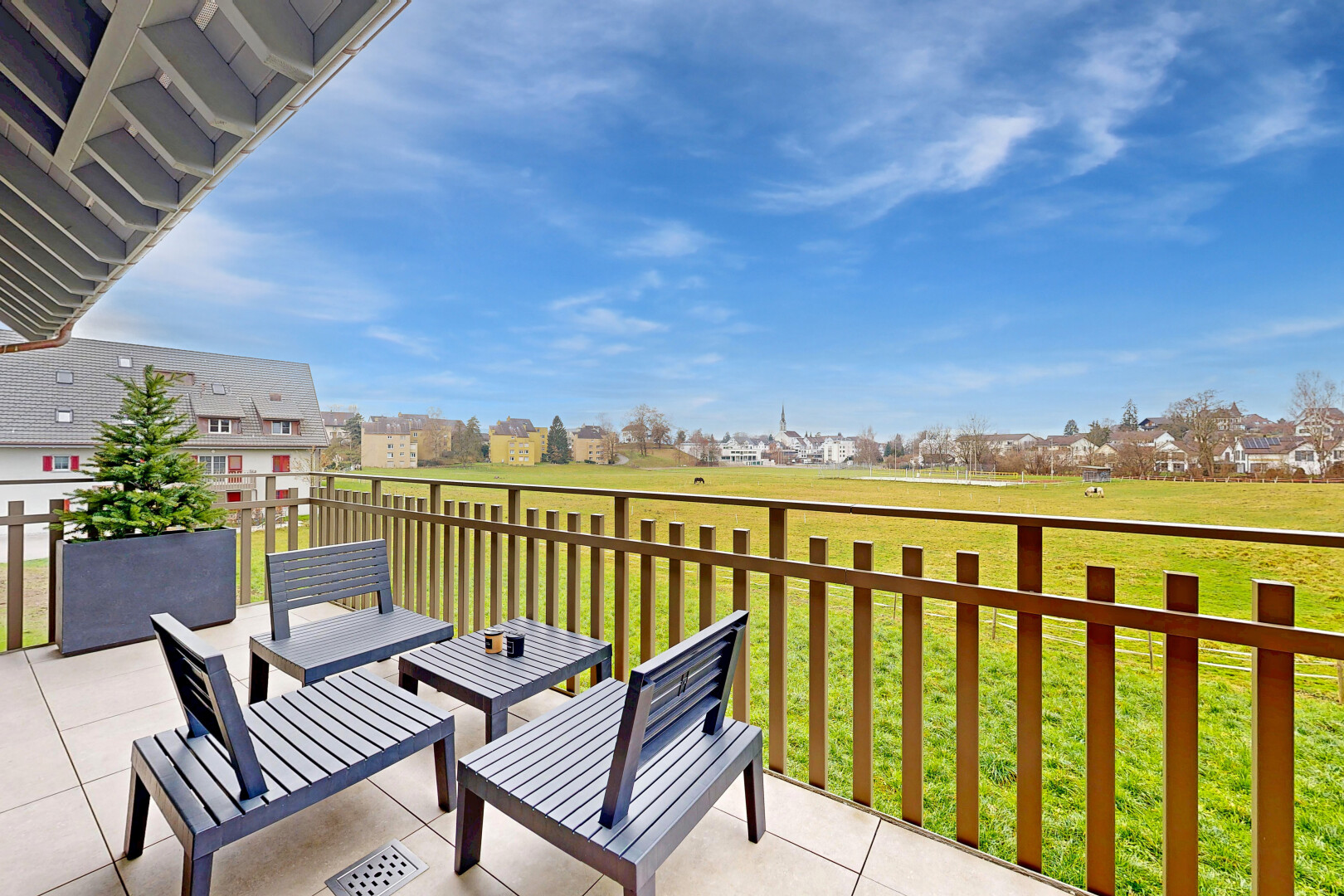balkon mit day time, from property, und terrasse
