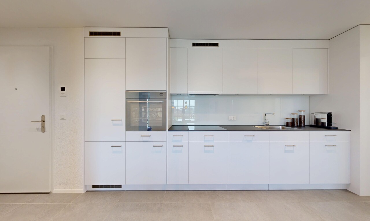 küche mit schränke mit flachen paneelen, ofen, arbeitsplatten, weiße schränke, und inside property