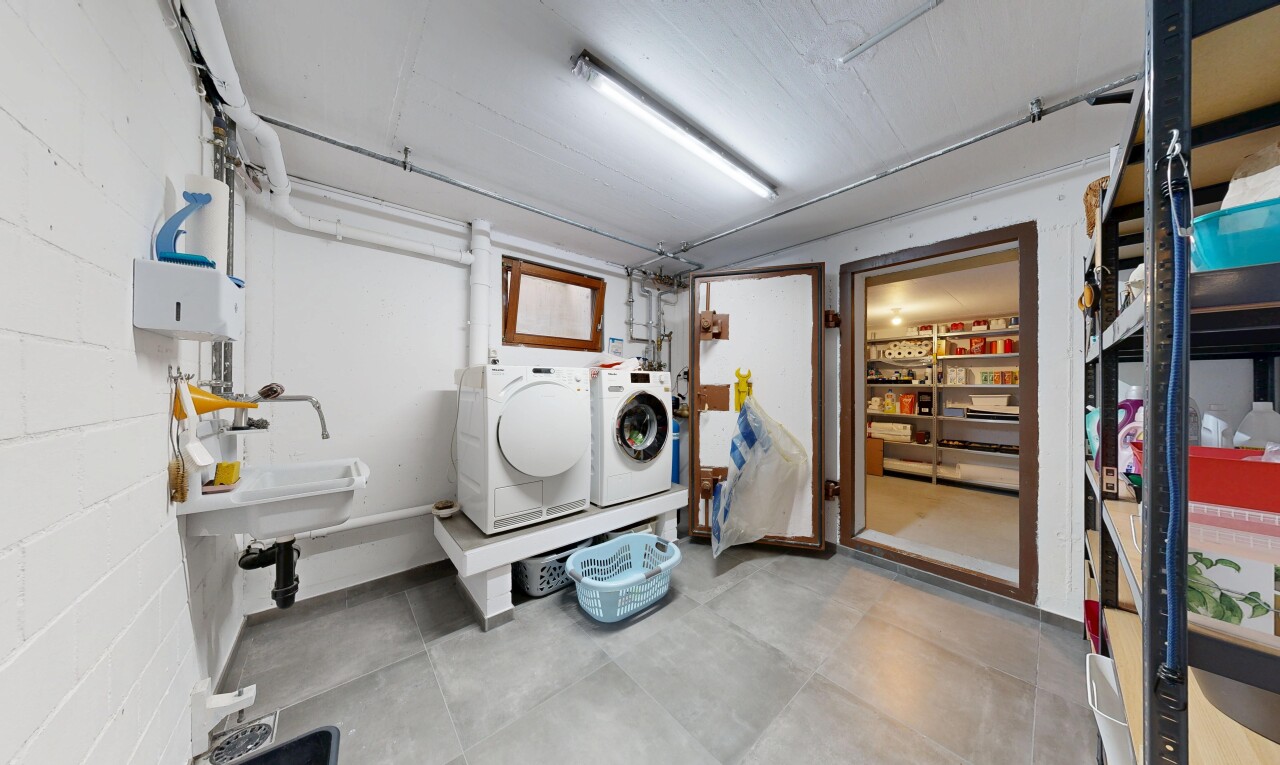 wäschekammer mit tumbler, inside community, und light floor