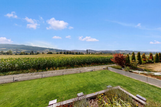 jardin avec vue rurale, rural view, from property, vue sur le verger/agriculture, et orchard / agricultural view