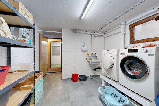 buanderie avec buanderie, lave-linge et sèche-linge séparés, et inside property