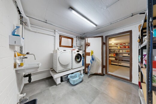 wäschekammer mit tumbler, inside community, und light floor