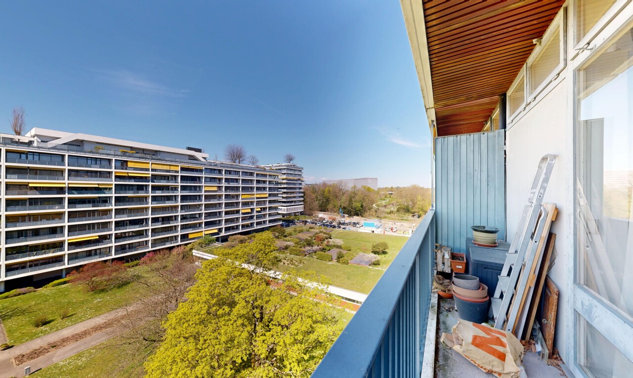 balkon mit balkon, apartment complex view, from property, und day time