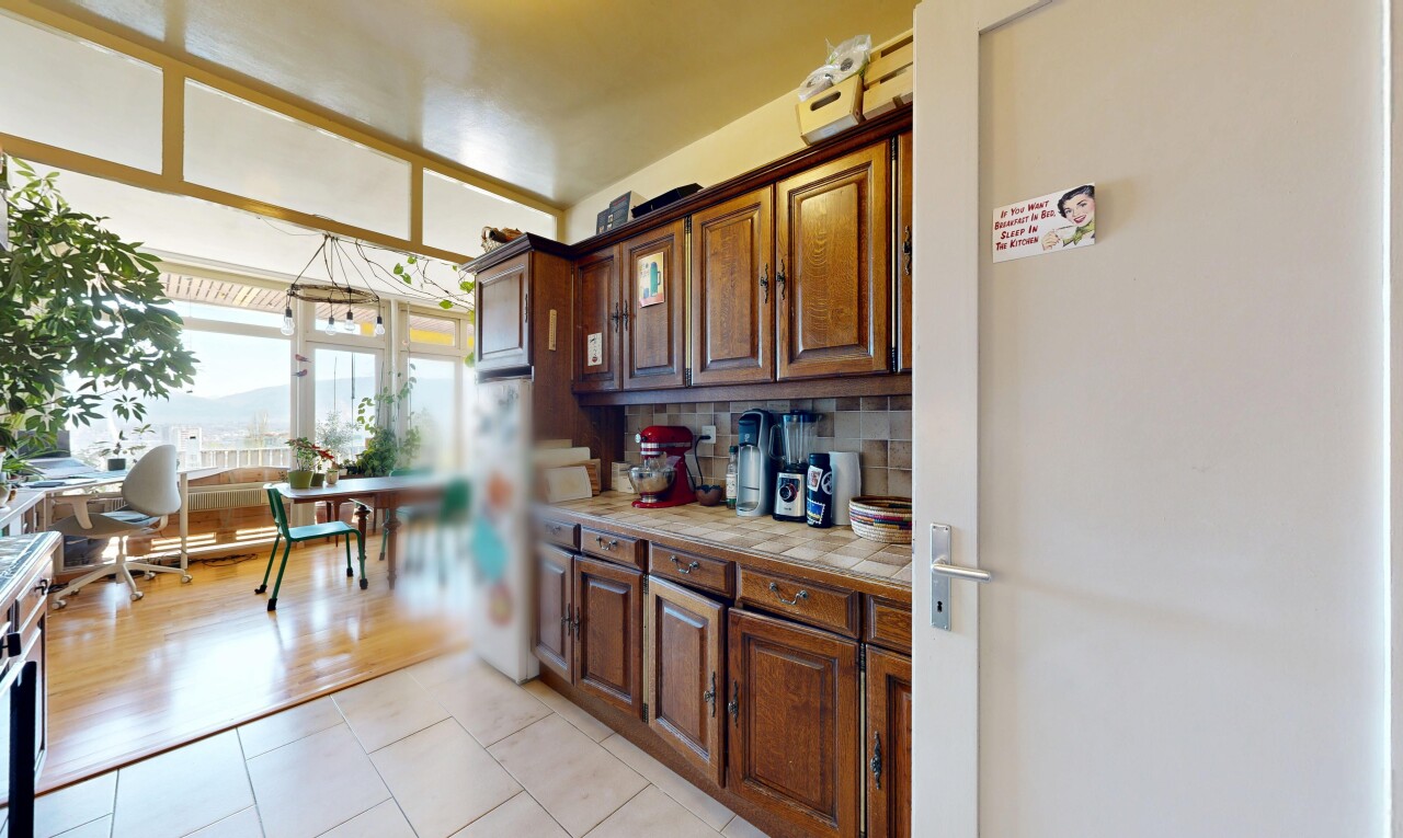 küche mit light countertops, fliesenarbeitsplatten, tile countertops, natürliches licht, und natural light