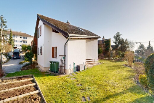 außenansicht mit rasen, betonfundament, stuckverkleidung, day time, und property visible