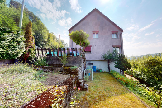 außenansicht mit zaun