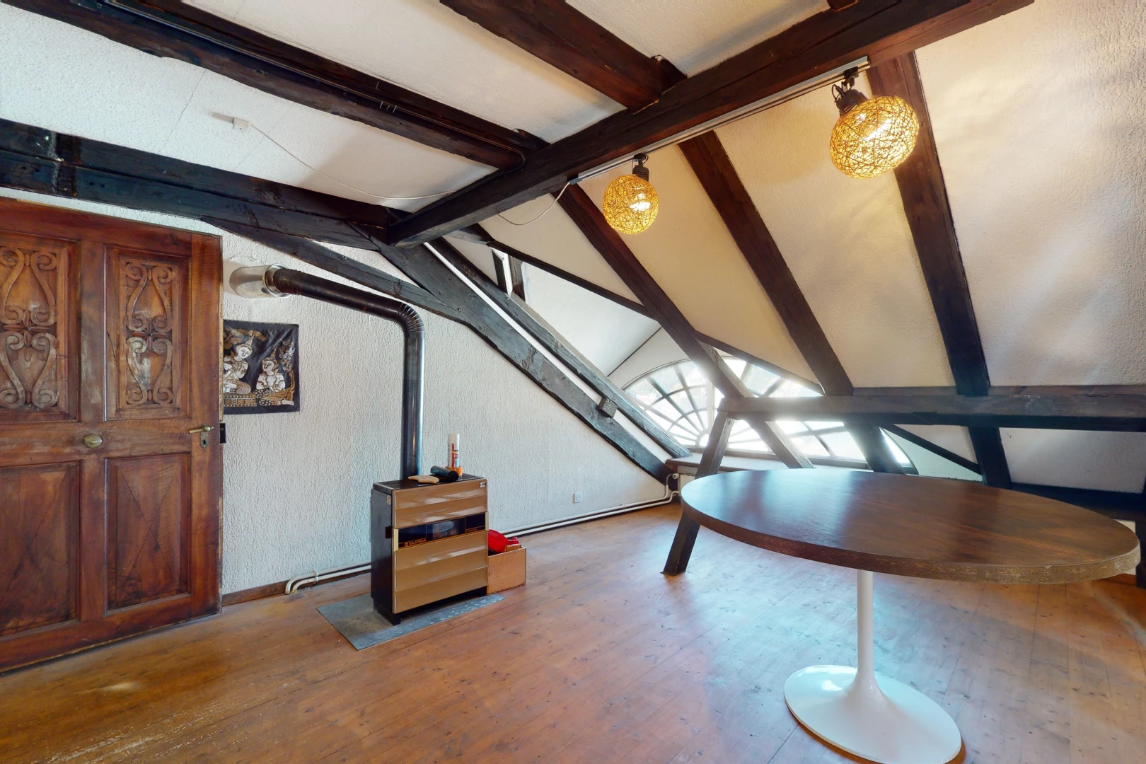 chambre bonus avec poutres apparentes et parquet
