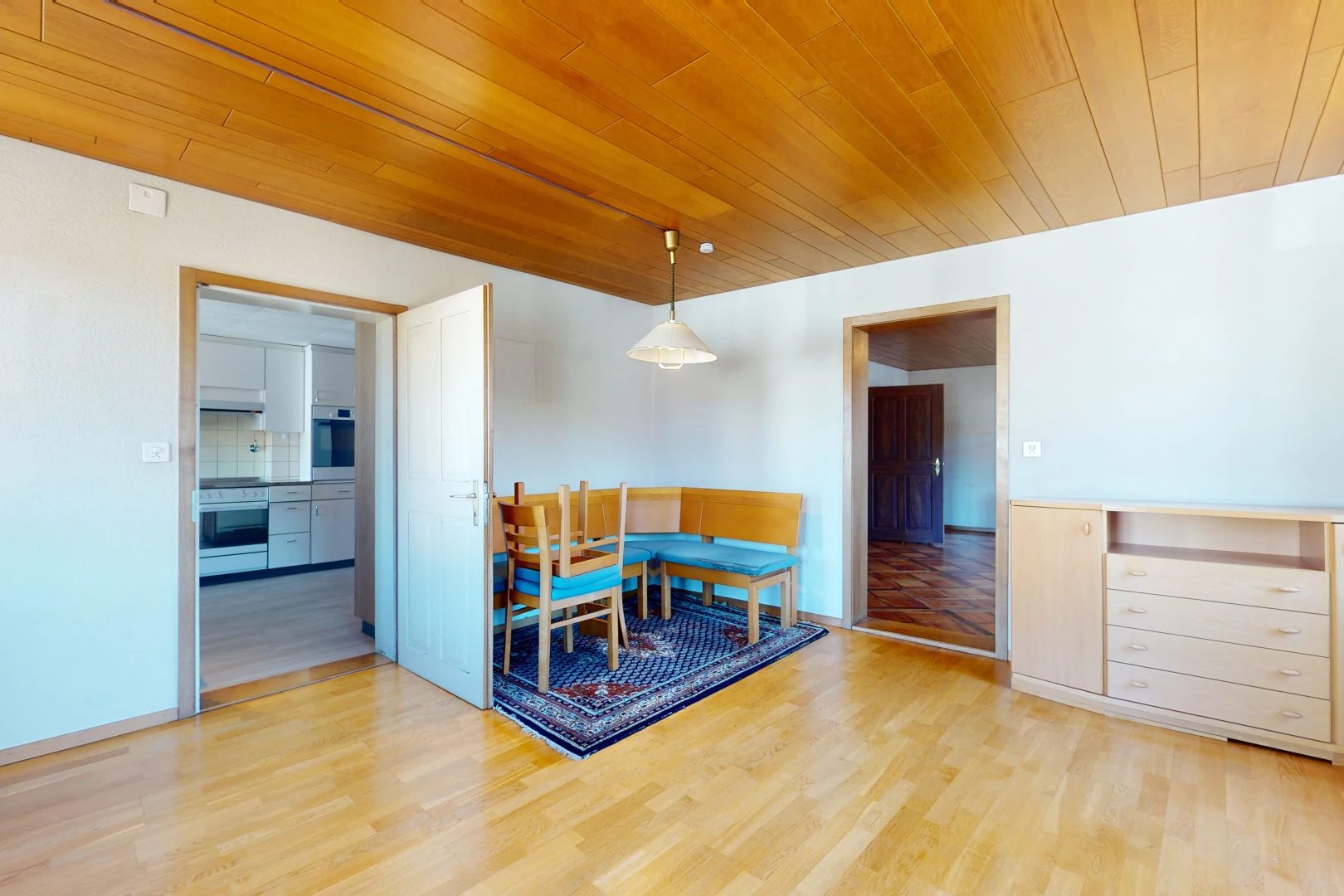 salle à manger avec parquet