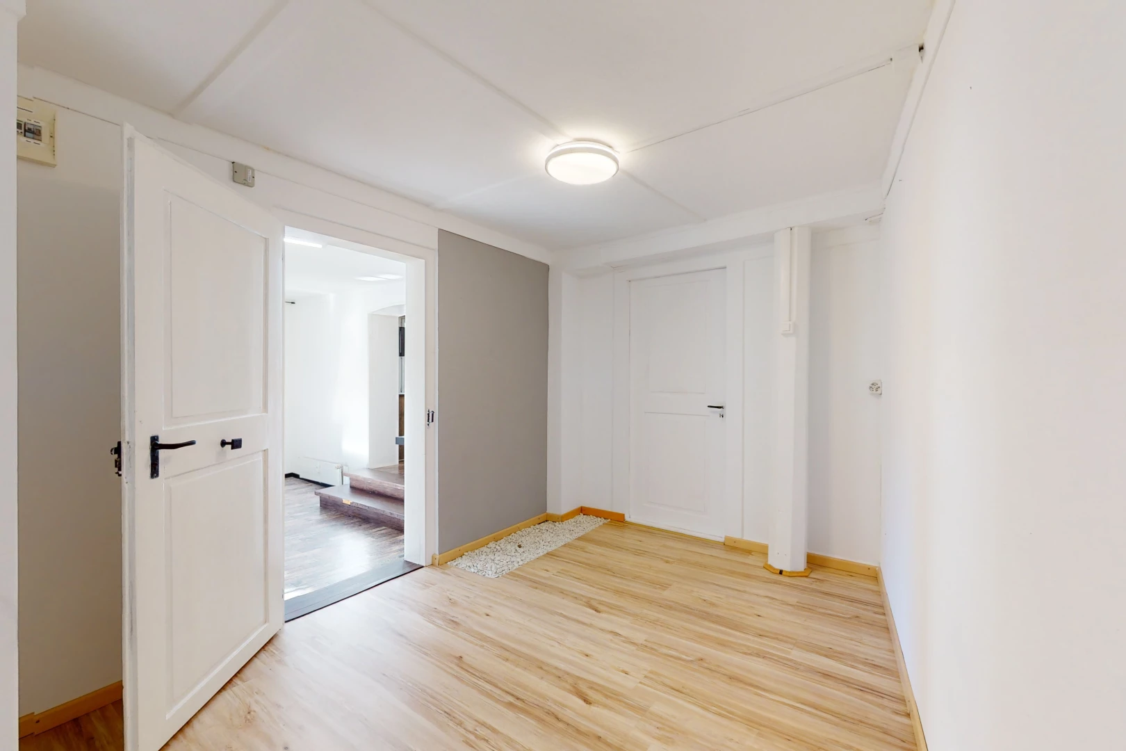 chambre vide avec parquet