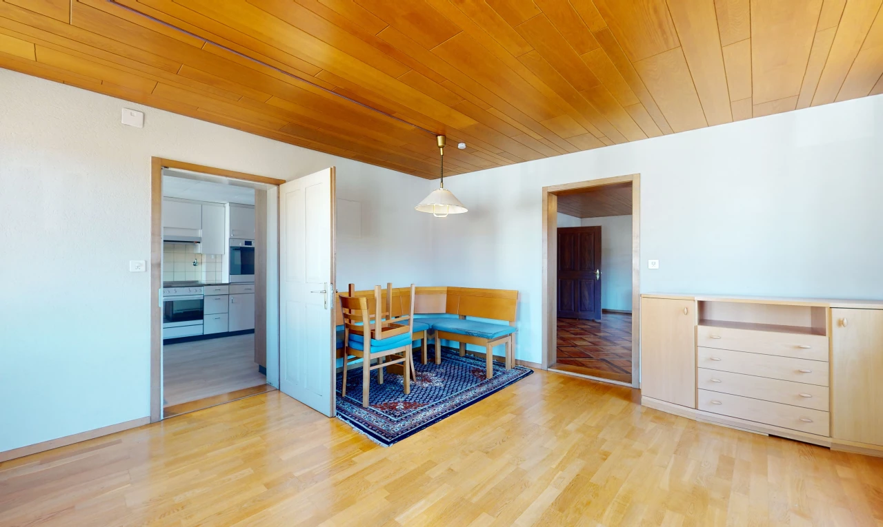 salle à manger avec parquet
