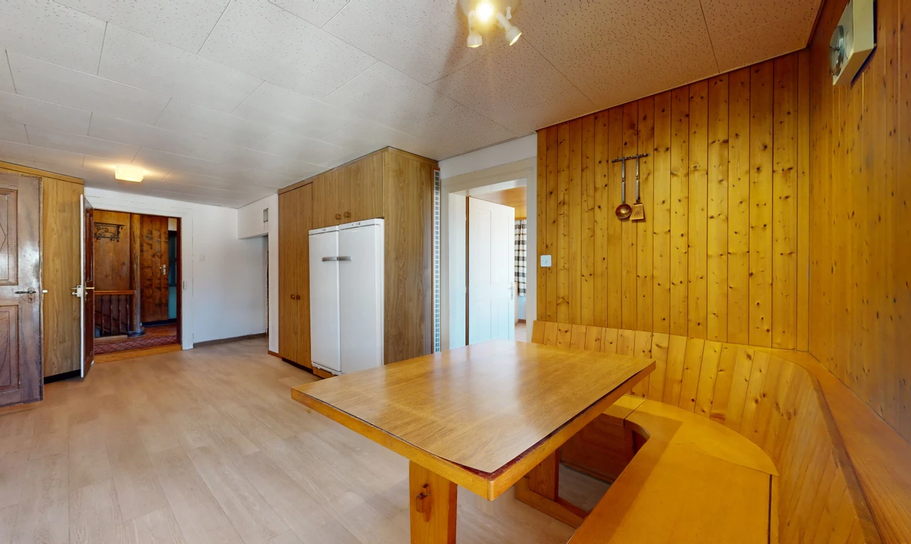 salle à manger avec parquet
