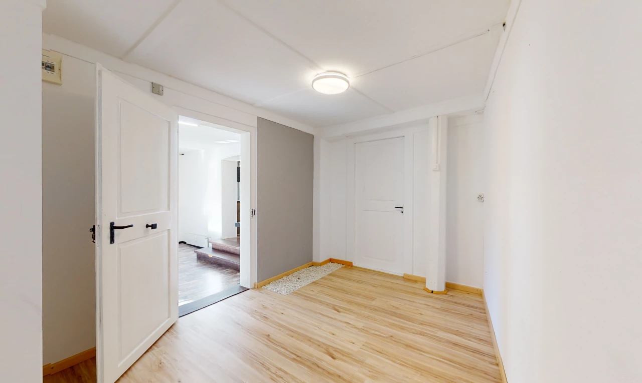 chambre vide avec parquet