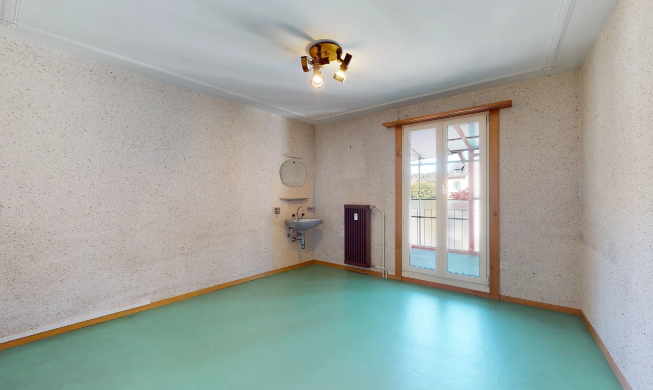 chambre vide avec lumière naturelle
