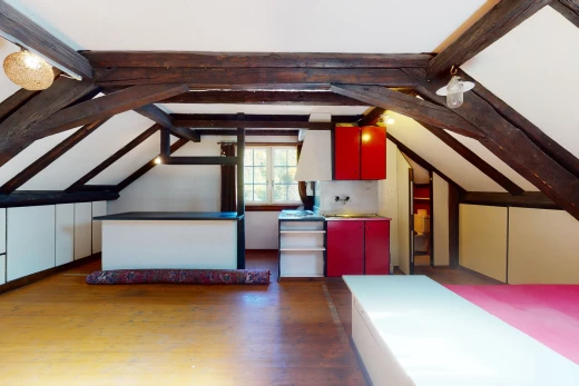 chambre bonus avec poutres apparentes, parquet, et plafond voûté
