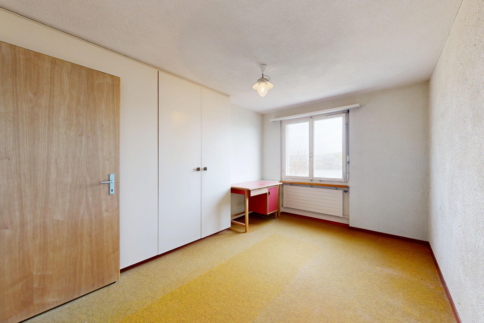 pièce vide avec inside community, lumière naturelle, natural light, moquette, et carpet