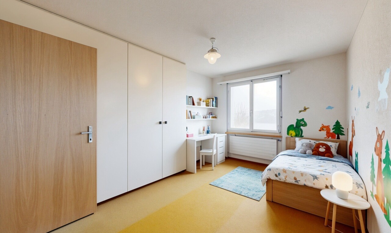 pièce vide avec inside community, lumière naturelle, natural light, moquette, et carpet