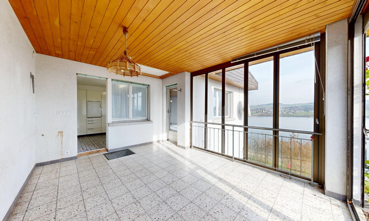 terrasse avec terrasse, vue sur l'eau, water view, from property, et bord de l'eau