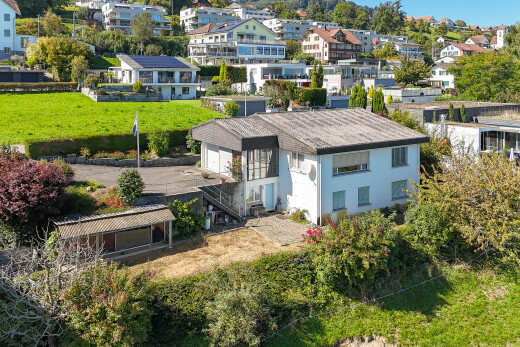 außenansicht mit property visible, stuckverkleidung, garage, wohngebietblick, und residential view