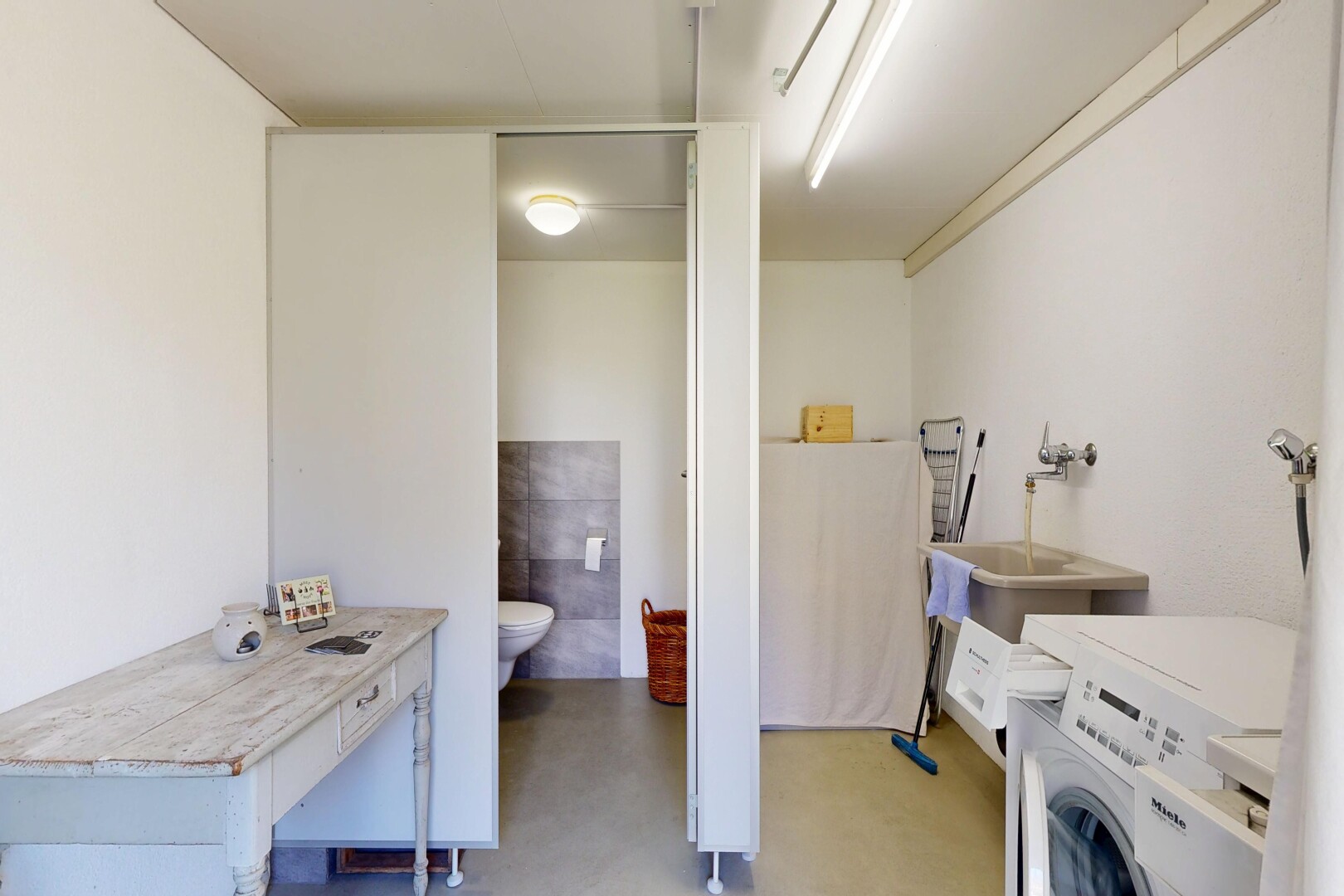 wäschekammer mit tumbler, wäscherei, inside property, gipskartonwand, und drywall