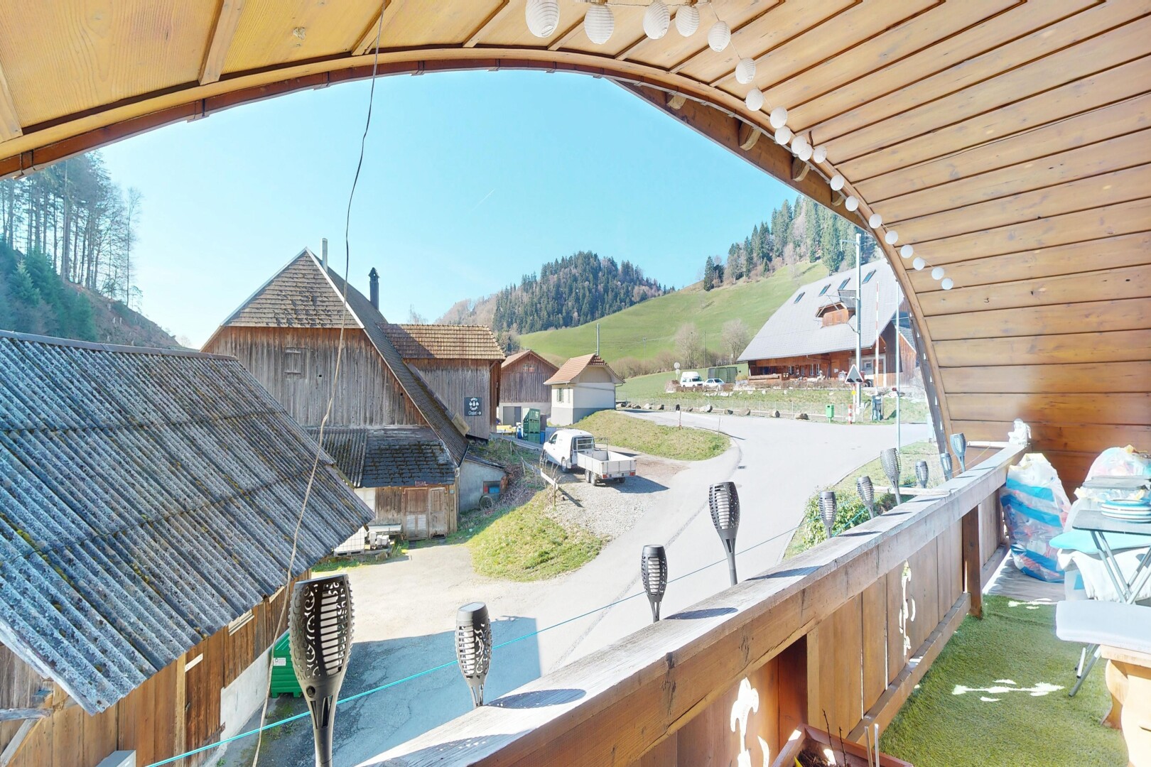 balkon mit balkon, day time, und from property