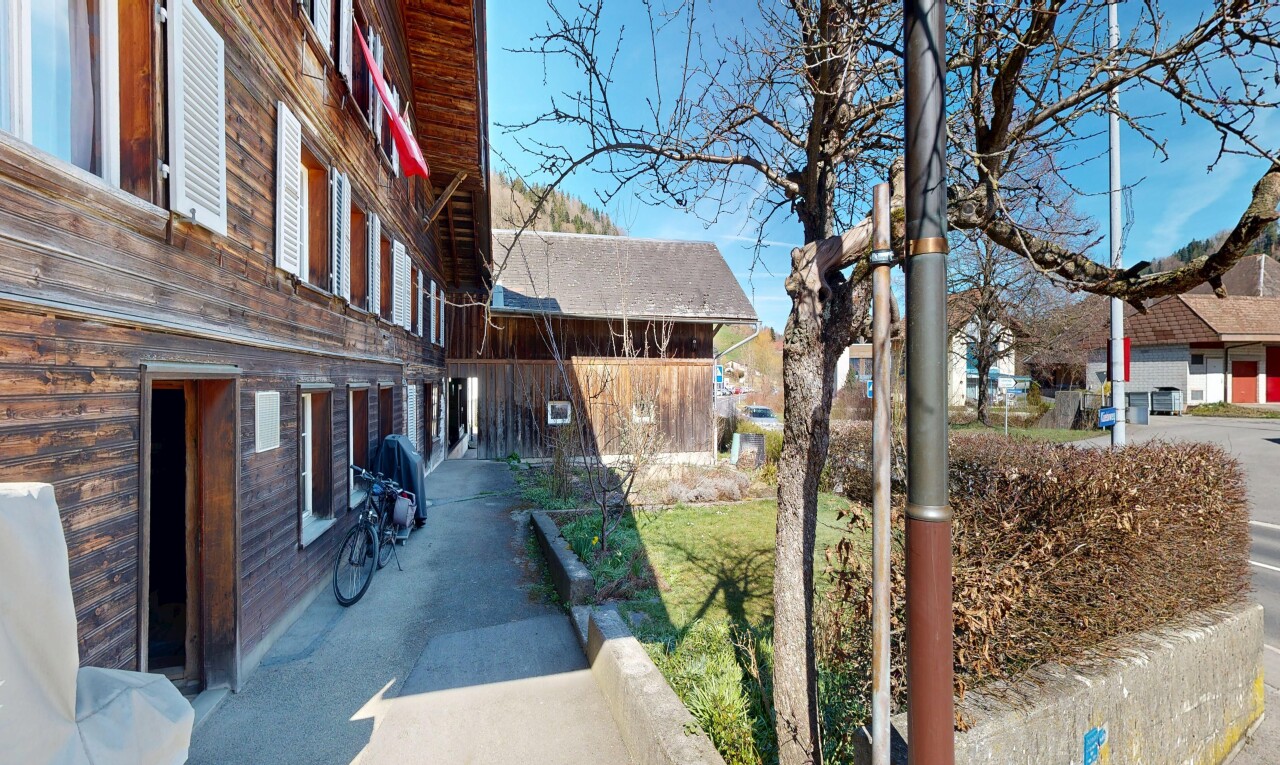 außenansicht mit day time und zaun