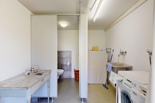 buanderie avec lave-linge et sèche-linge, buanderie, inside property, cloison sèche, et drywall