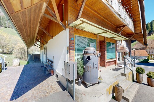 façade avec terrasse, from property, et fondation en béton