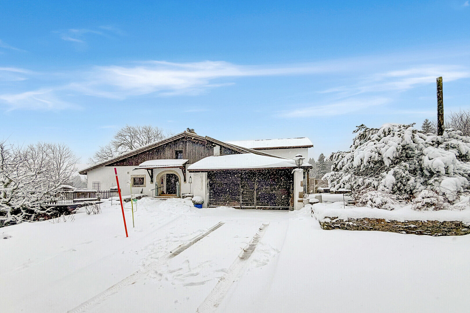 façade avec property visible, day time, et snow