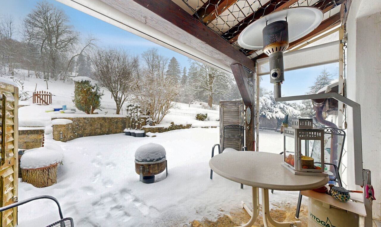 terrasse avec day time, snow, et terrasse