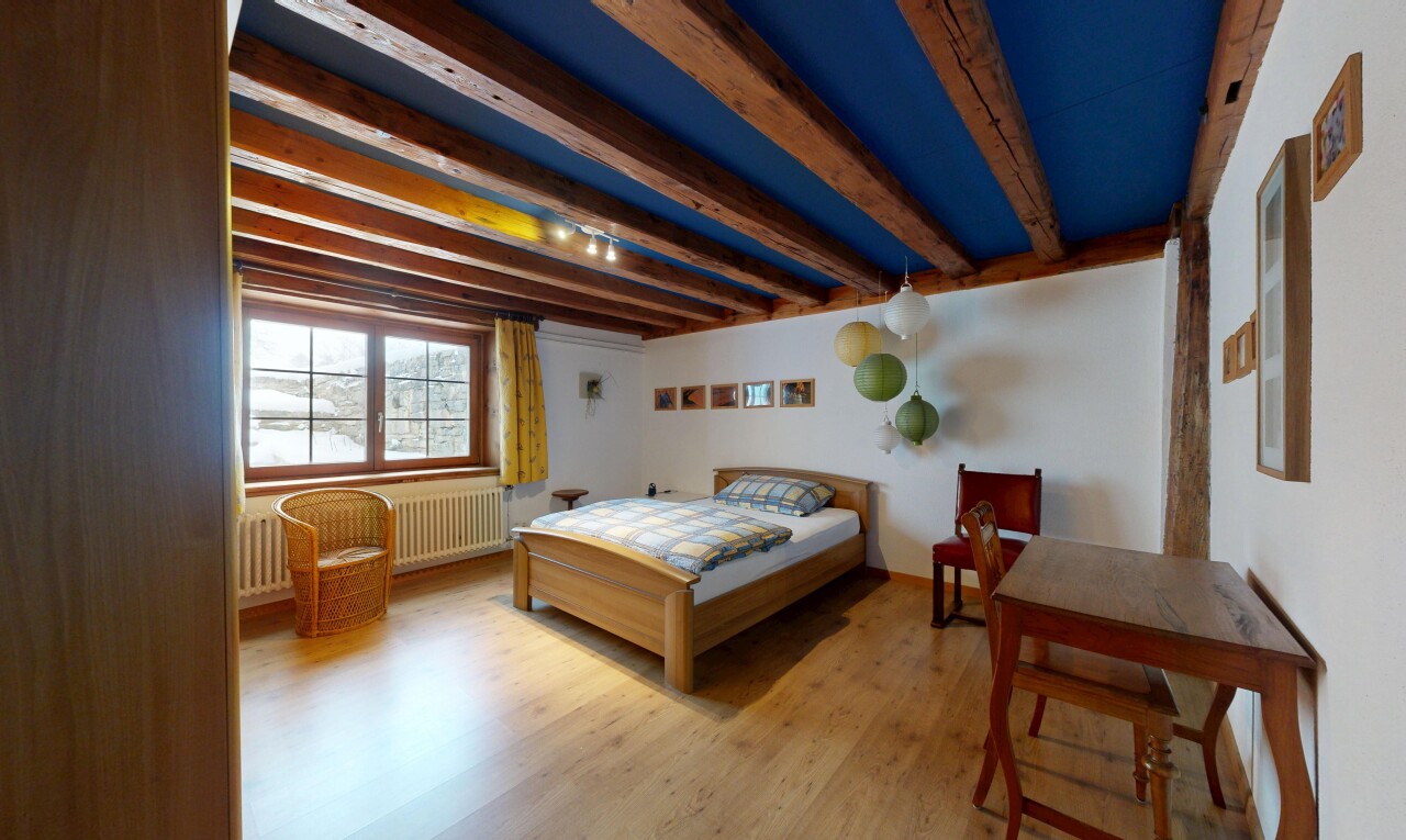 chambre avec inside property, sol en finition bois, wood finish floor, plafond à poutres, et beamed ceiling