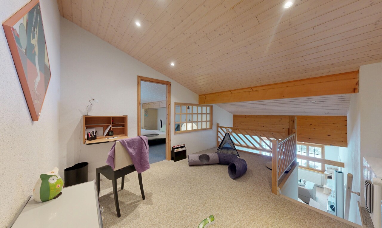 chambre avec recessed lighting, éclairage encastré, inside property, wood ceiling, et plafond en bois