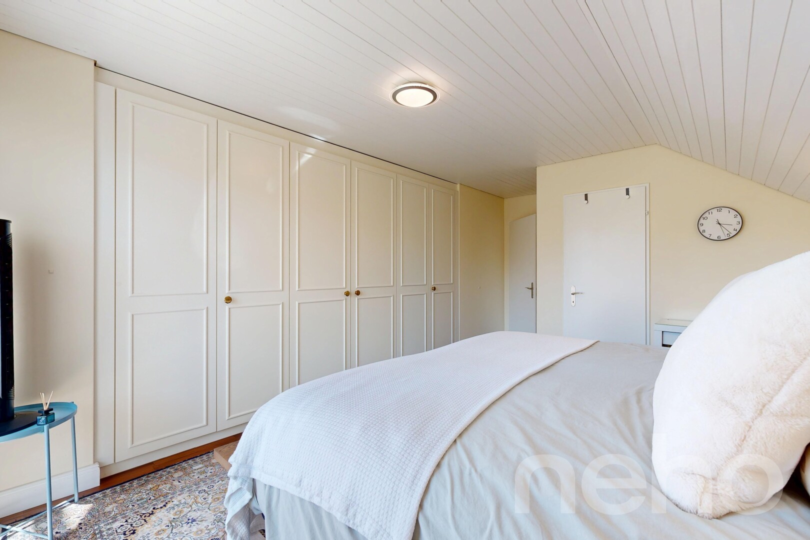 room / bedroom with a vaulted wooden ceiling and a closet
