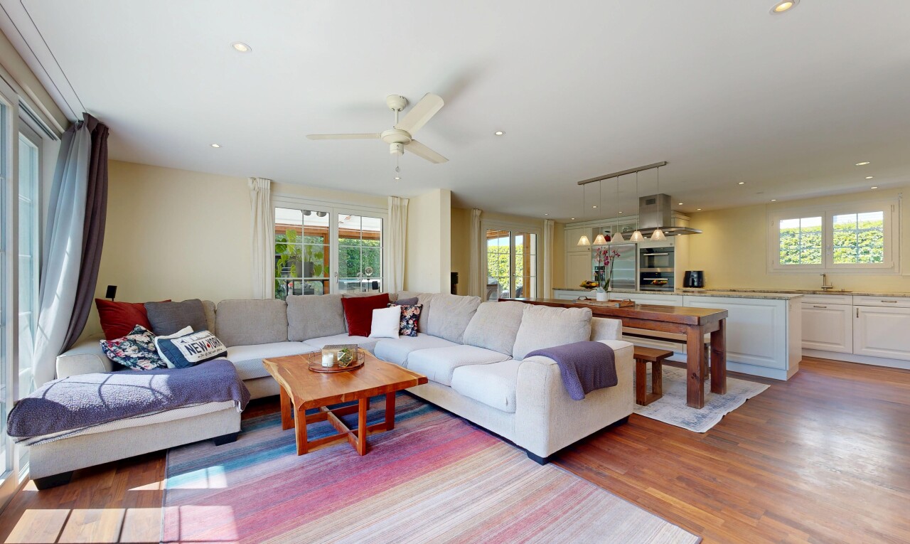 living room with healthy amount of natural light, light wood-style floors, recessed lighting, and a ceiling fan
