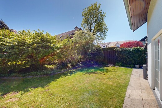 jardin avec pelouse, clôture, day time, et from property