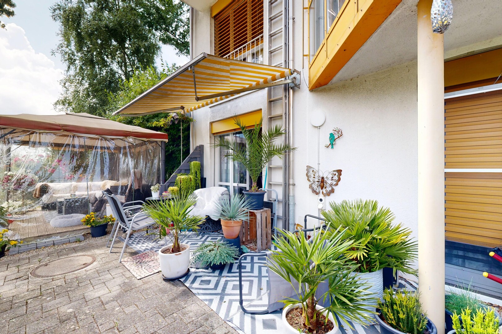 terrasse mit markise, terrasse, und property visible