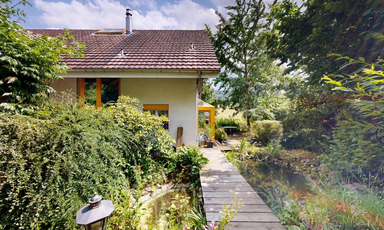 außenansicht mit stuckverkleidung, property visible, day time, und ziegeldach