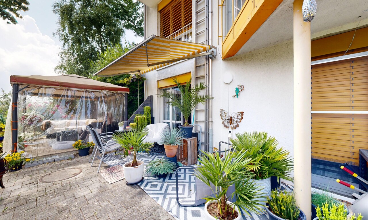 terrasse mit markise, terrasse, und property visible