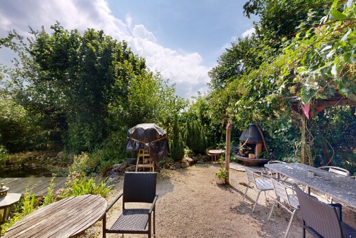 jardin avec from property, day time, et terrasse