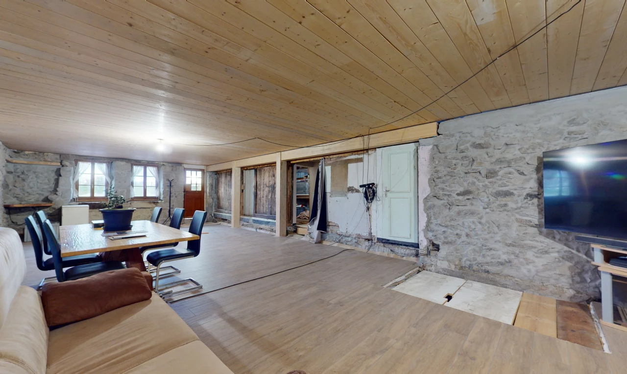 wohnzimmer mit holzdecke und hellen holzboden vom typ holz