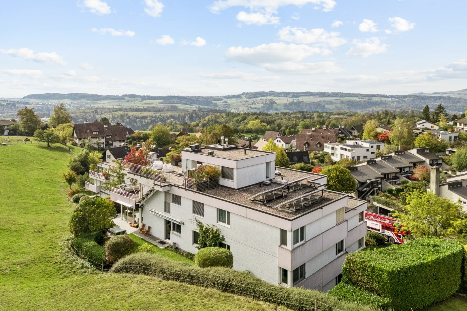 façade avec day time et drone view